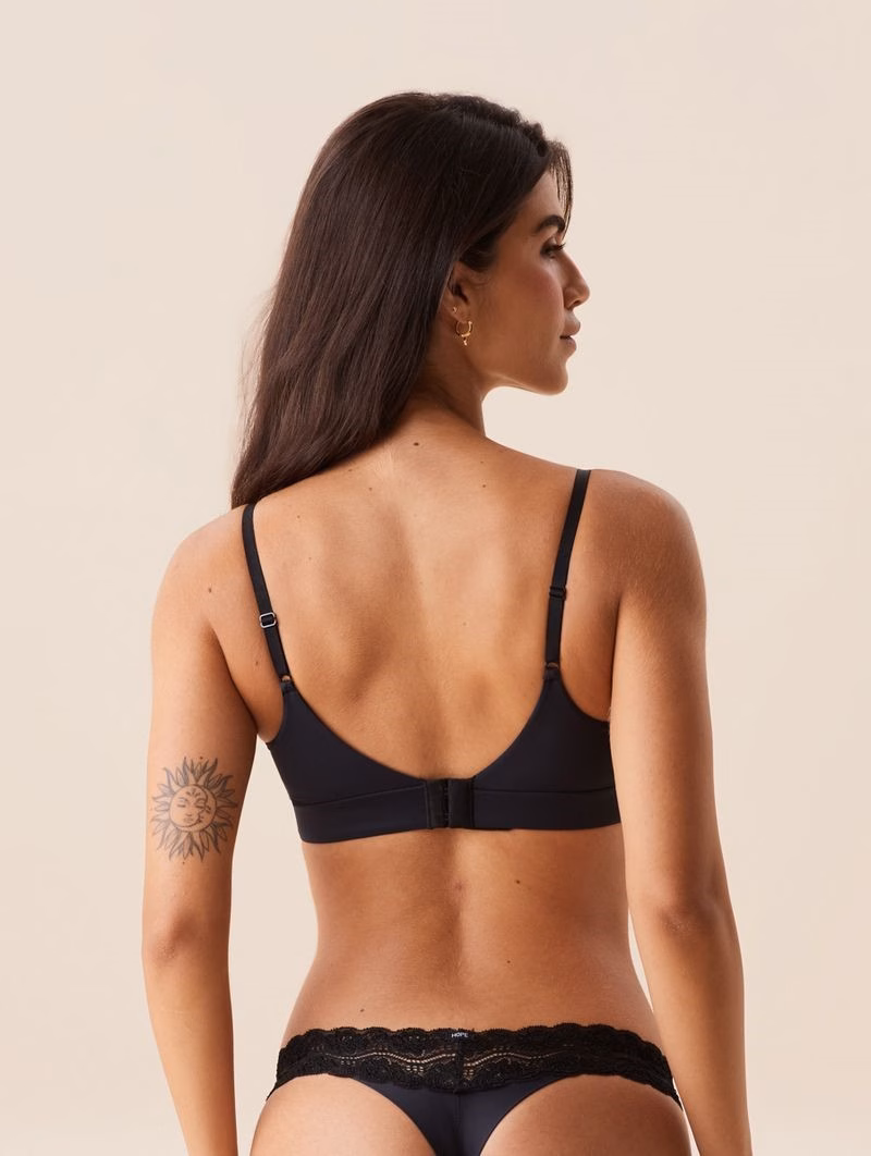 Brasier Triángulo Alargado con Copas Removibles en Microfibra – Negro - Image 2
